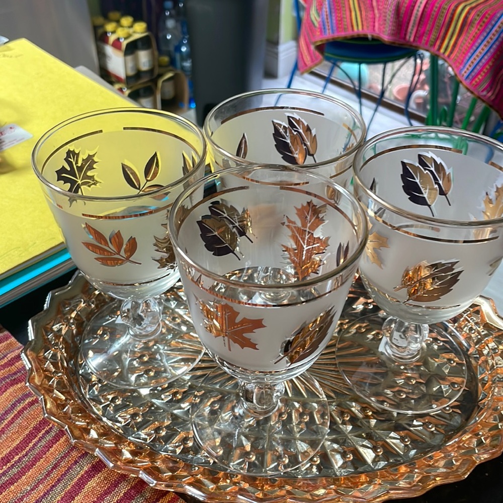 Vintage Gold Foliage water Goblets.  There are 4.